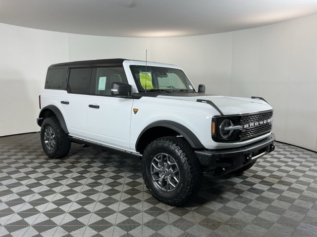 Used 2025 Ford Bronco Badlands AWD/4WD image 3
