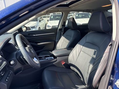 Used 2024 Nissan Altima 2.0 SR FWD image 7