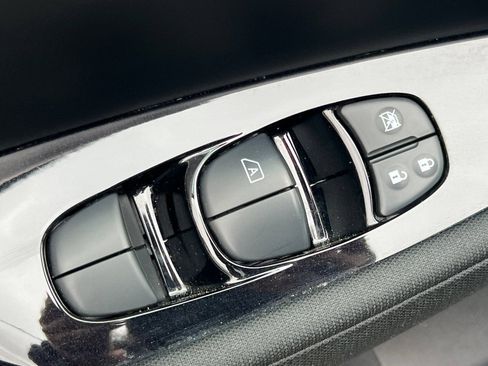 Certified 2024 Nissan Leaf SV Plus FWD image 12