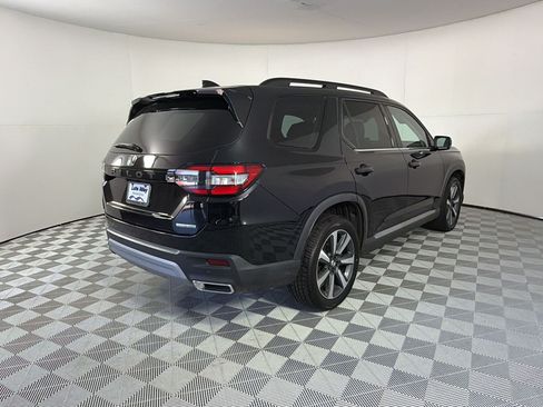 Used 2023 Honda Pilot Touring image 9