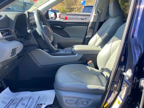 Used 2020 Toyota Highlander XLE image 6