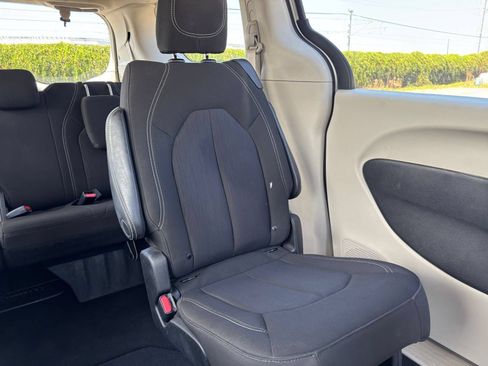 Used 2023 Chrysler Voyager LX FWD image 35