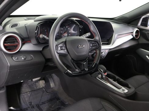 Used 2025 Chevrolet Trax RS image 25