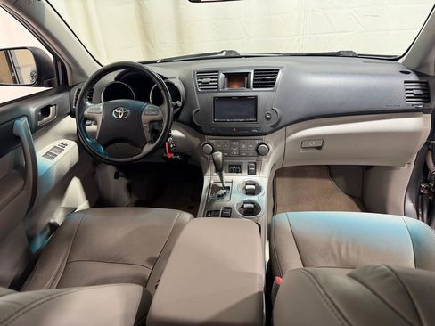 Used 2010 Toyota Highlander SE AWD/4WD image 17