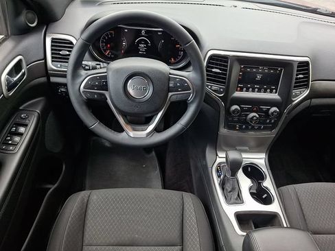 Used 2018 Jeep Grand Cherokee Laredo AWD/4WD image 12