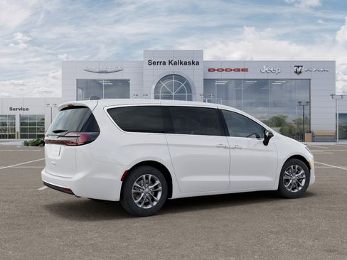 New 2027 Chrysler Pacifica Select AWD/4WD image 4