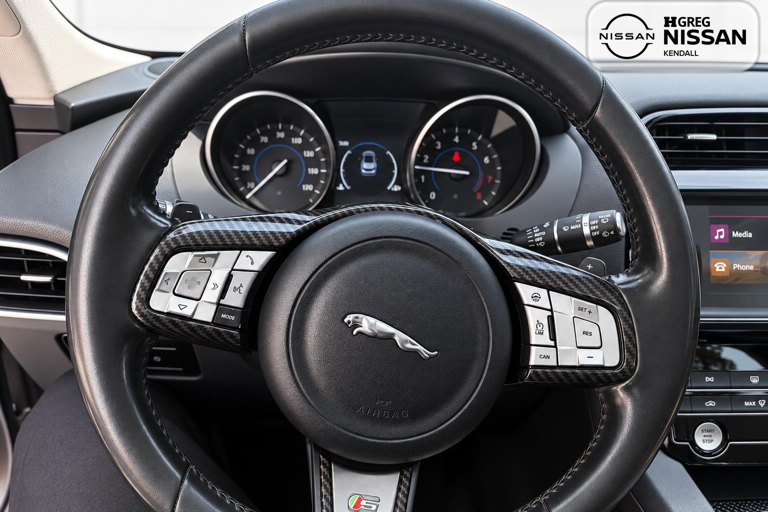 Used 2017 Jaguar F-PACE Premium AWD/4WD image 5