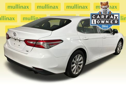Used 2018 Toyota Camry LE image 4