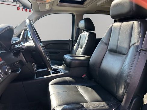 Used 2012 Chevrolet Suburban LT image 11