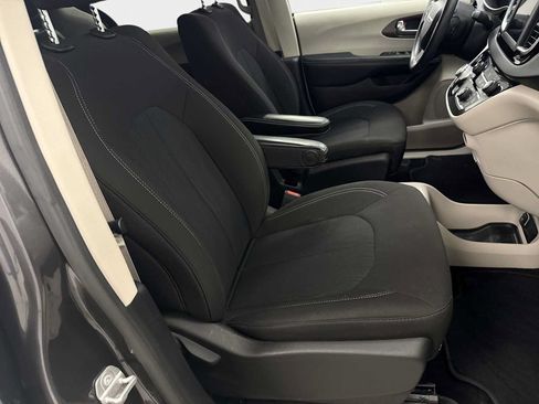 Used 2021 Chrysler Voyager LX FWD image 26