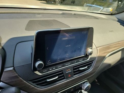 Used 2025 Nissan Altima 2.5 SV image 17