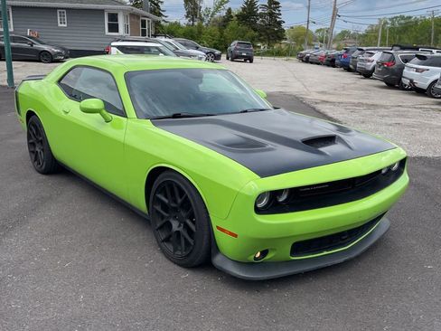 Used 2015 Dodge Challenger R/T Scat Pack w/ Scat Pack Appearance Package RWD image 4