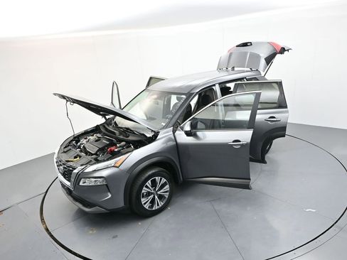 Used 2023 Nissan Rogue SV image 39