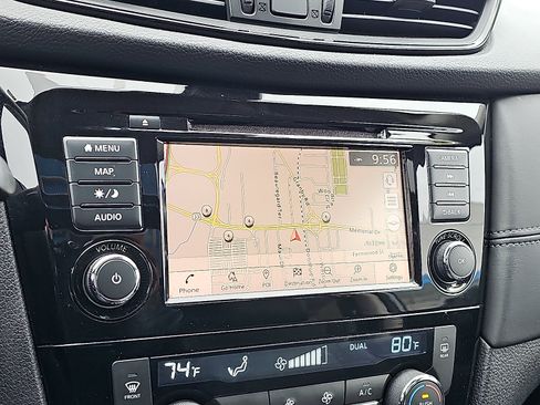 Used 2019 Nissan Rogue SL w/ Premium Package image 17