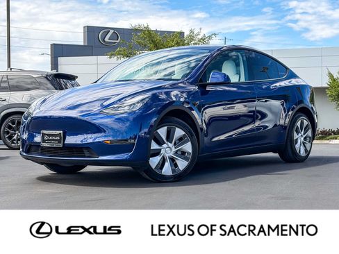 Used 2022 Tesla Model Y Long Range AWD/4WD image 1