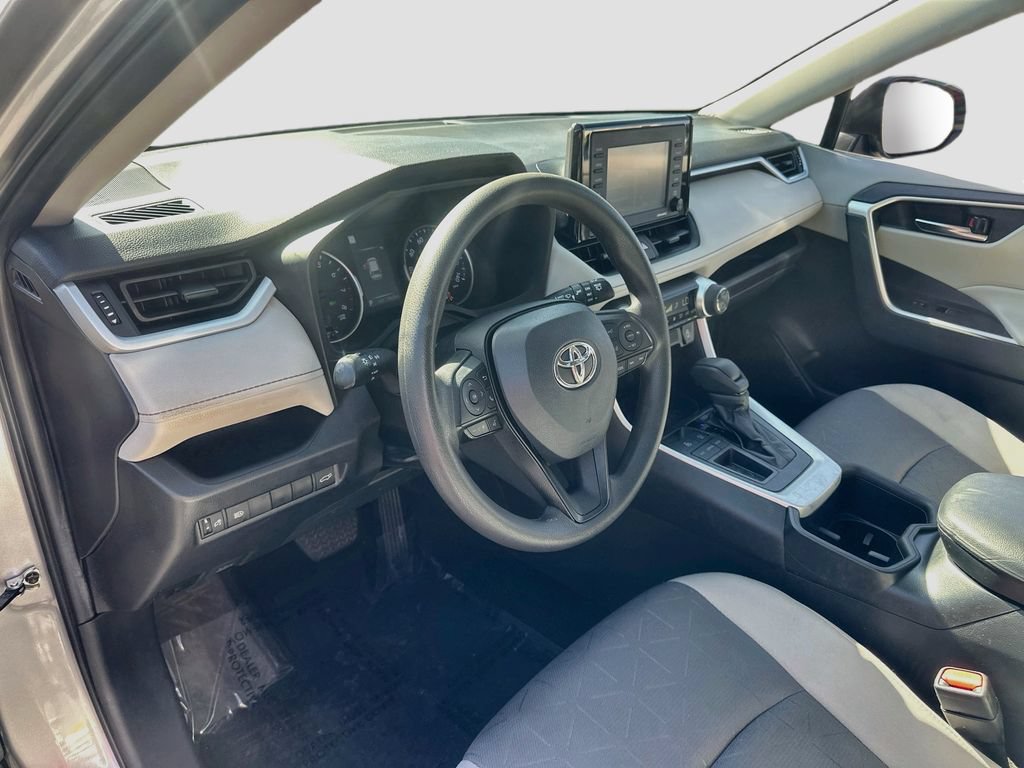 Used 2022 Toyota RAV4 XLE w/ Convenience Package FWD image 9