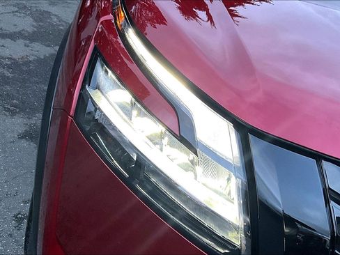 Used 2023 Nissan Pathfinder Platinum image 32