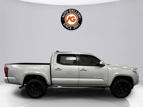 Used 2020 Toyota Tacoma SR5 image 8