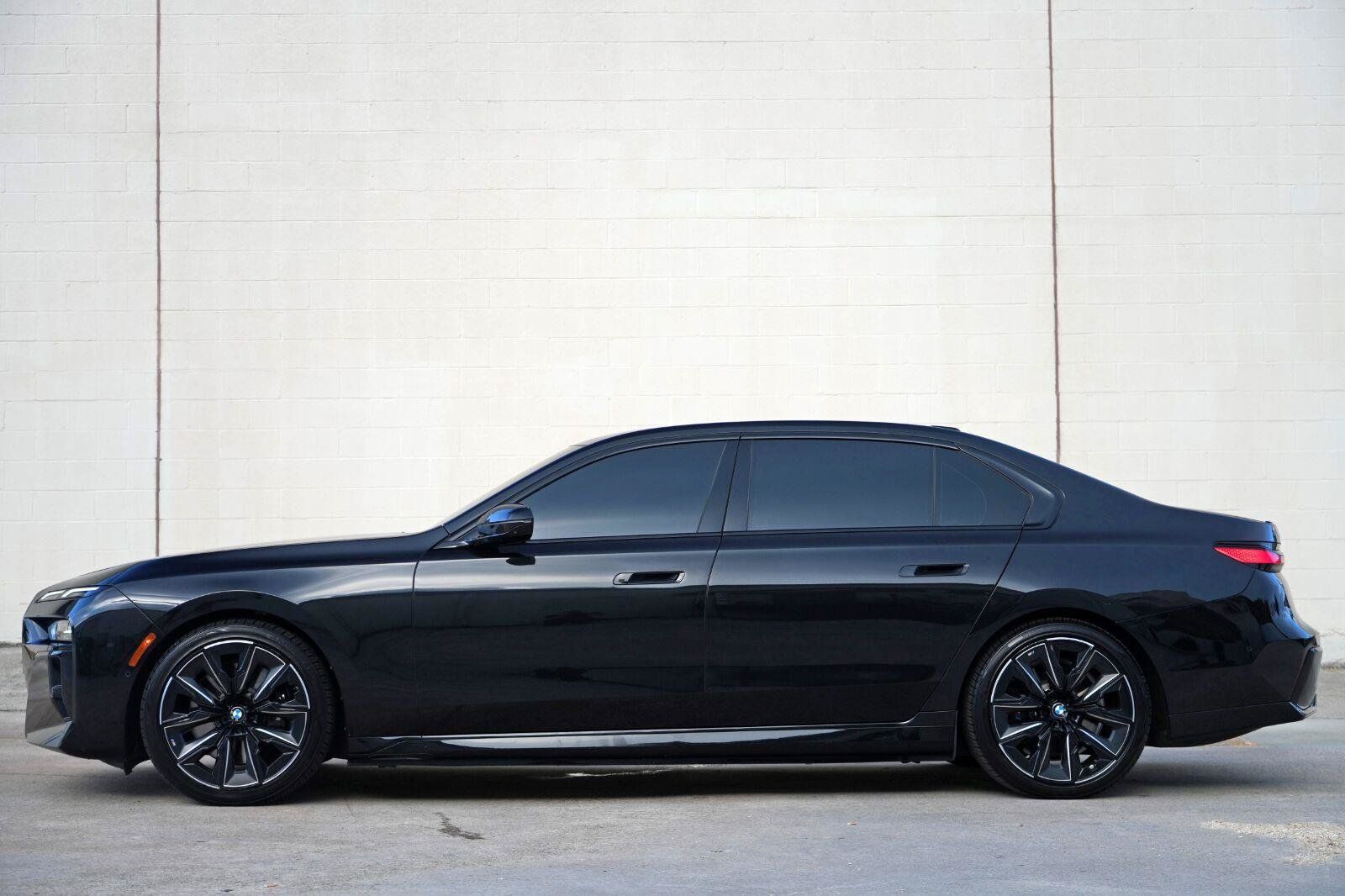 Used 2024 BMW i7 eDrive50 w/ M Sport Package RWD image 9