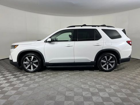 Used 2023 Honda Pilot Touring image 9