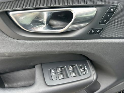 Used 2025 Volvo XC60 B5 Plus AWD/4WD image 12