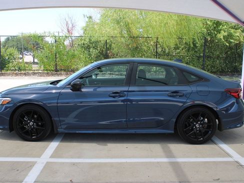 Used 2025 Honda Civic Sport image 2