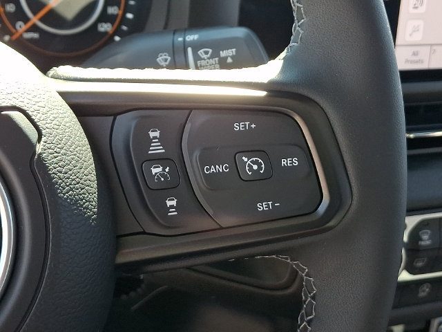 Used 2025 Jeep Gladiator Sport AWD/4WD image 8