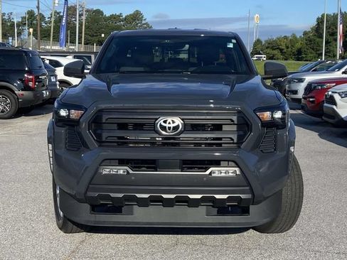 Used 2024 Toyota Tacoma SR5 AWD/4WD image 8