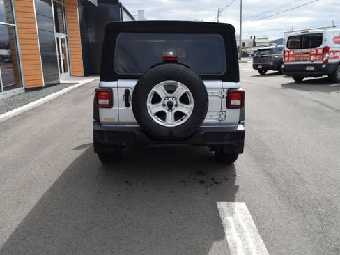 Used 2022 Jeep Wrangler Unlimited Sport image 3