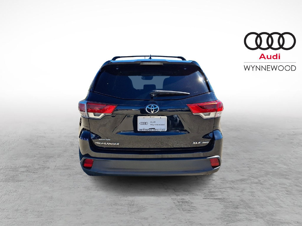 Used 2017 Toyota Highlander XLE AWD/4WD image 5