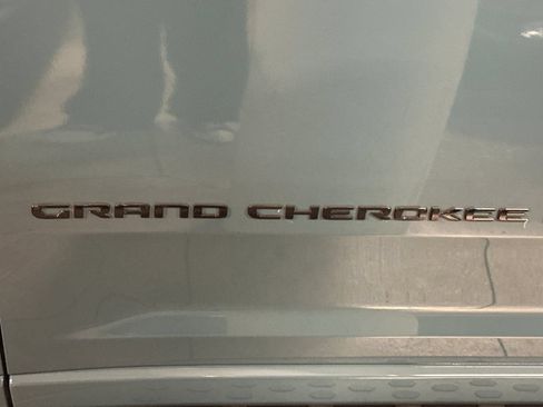 New 2026 Jeep Grand Cherokee Summit w/ Obsidian Package AWD/4WD image 26