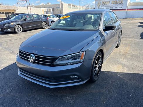 Used 2016 Volkswagen Jetta Sport image 6