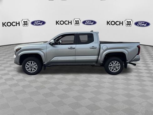 Used 2025 Toyota Tacoma SR5 AWD/4WD image 4