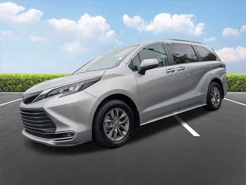 Certified 2024 Toyota Sienna XLE w/ XLE Plus Package FWD image 10
