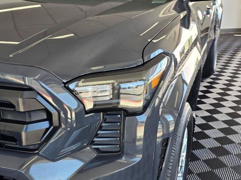 Certified 2025 Toyota Tacoma SR5 w/ SR5 Upgrade Package AWD/4WD image 9