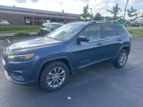 Used 2020 Jeep Cherokee Latitude Plus w/ Cold Weather Group AWD/4WD image 2