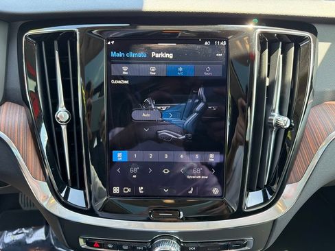Used 2025 Volvo V60 B5 Cross Country Plus AWD/4WD image 24