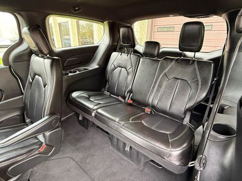 Used 2025 Chrysler Pacifica Select FWD image 20