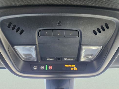 Used 2023 Chevrolet Traverse LT image 27