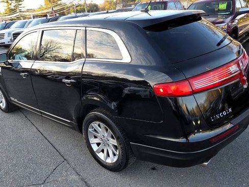 Used 2019 Lincoln MKT AWD image 10