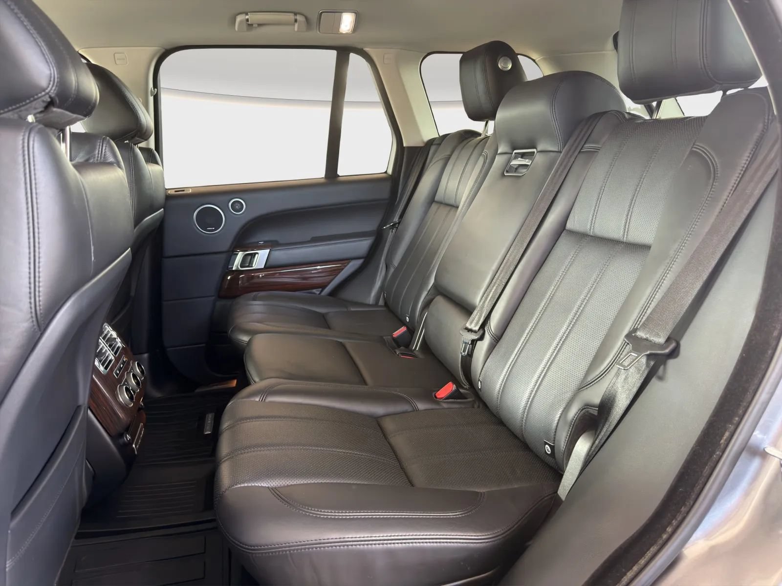 Used 2015 Land Rover Range Rover Supercharged AWD/4WD image 13