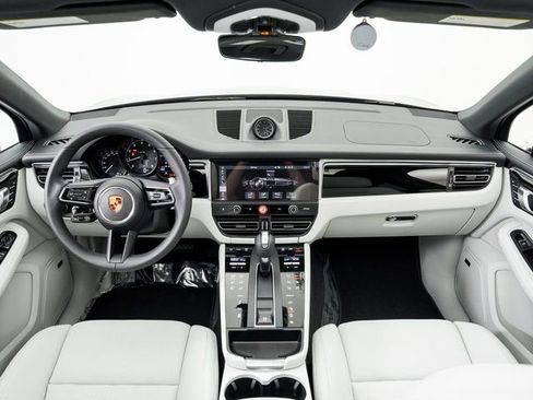 New 2026 Porsche Macan image 22