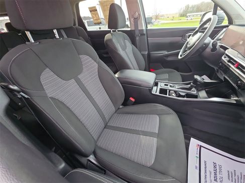 Certified 2025 Kia Sorento LX image 24