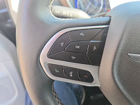 Used 2023 Chrysler Voyager LX image 18