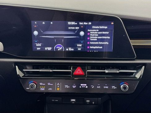 Used 2023 Kia Niro EX image 16