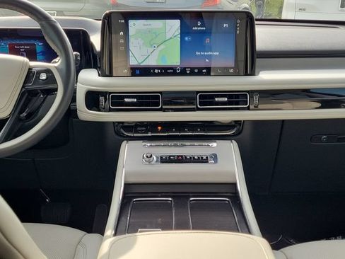 Used 2025 Lincoln Aviator Reserve w/ Illumination Package RWD image 17