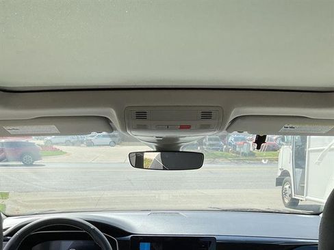 New 2025 Volkswagen Taos SE image 9