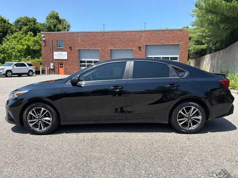 Certified 2023 Kia Forte LXS FWD image 2