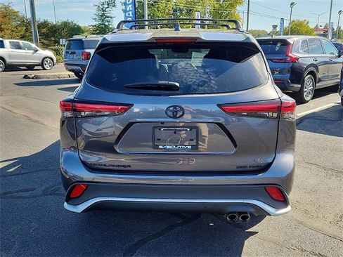 Used 2022 Toyota Highlander XSE image 5