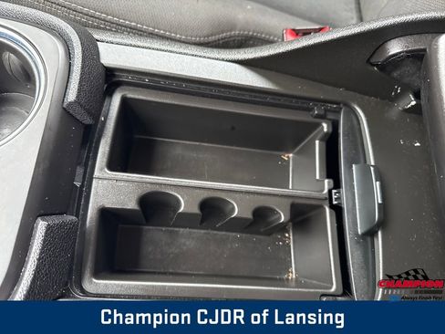 Used 2015 GMC Acadia SLE image 31